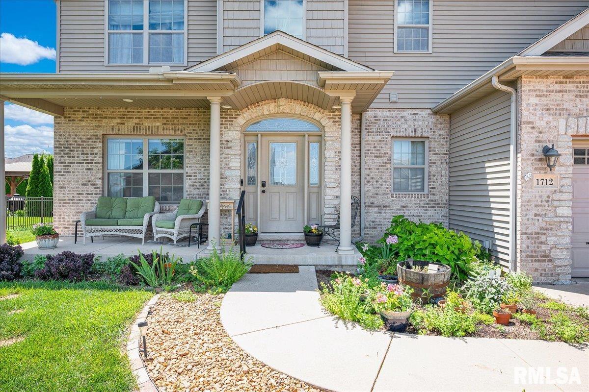1712 Rustic Oak Drive Washington, IL 61571 - Photo 3 of 51 Gallery Image 3