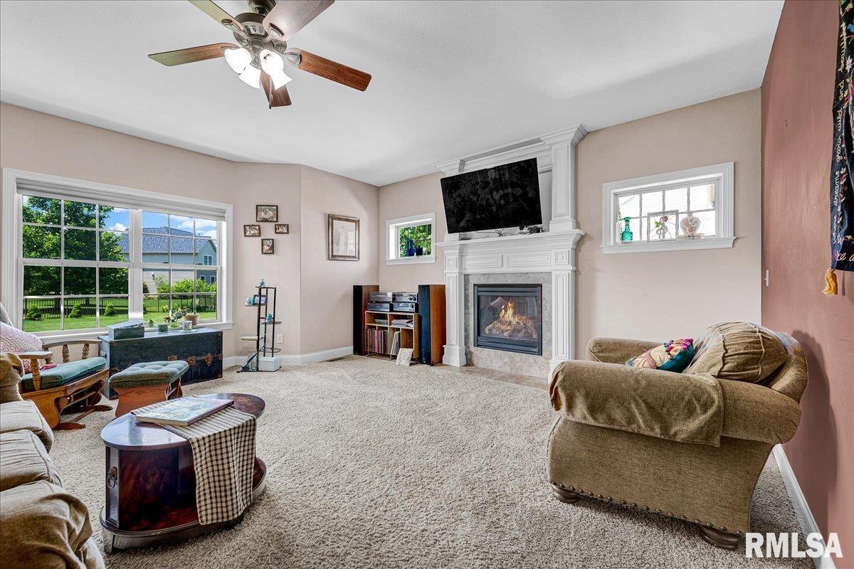 1712 Rustic Oak Drive Washington, IL 61571 - Photo 8 of 51 Gallery Image 8