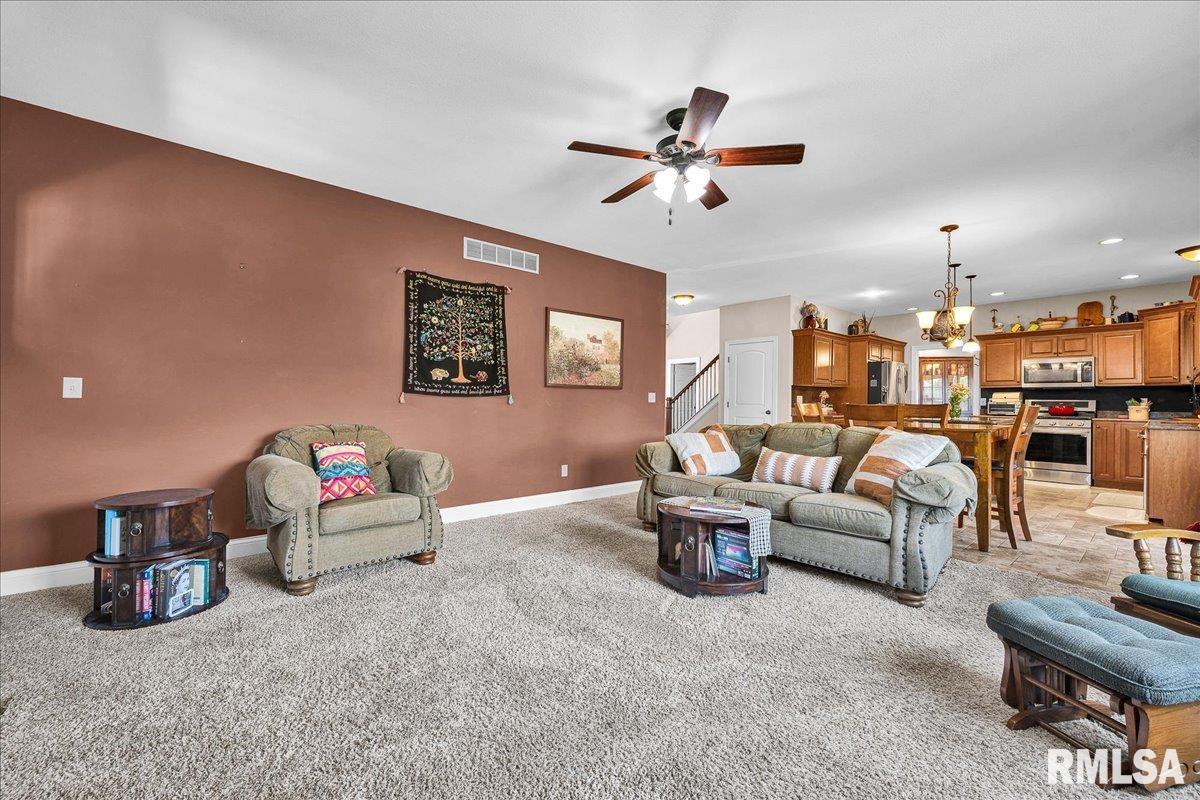 1712 Rustic Oak Drive Washington, IL 61571 - Photo 10 of 51 Gallery Image 10