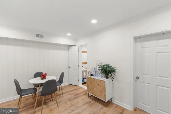 $2,000 | 31 West Southwerk Street, Winchester, VA 22601