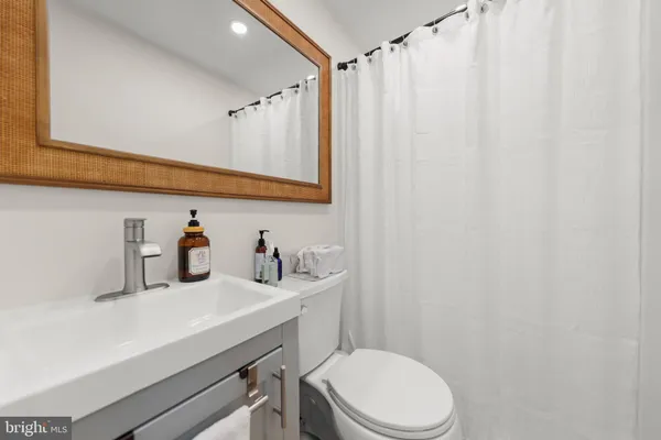 $2,000 | 31 West Southwerk Street, Winchester, VA 22601