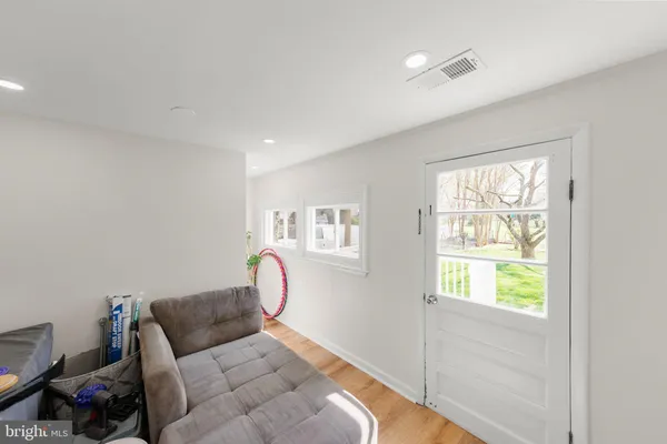 $2,000 | 31 West Southwerk Street, Winchester, VA 22601