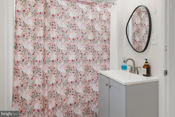 $2,000 | 31 West Southwerk Street, Winchester, VA 22601