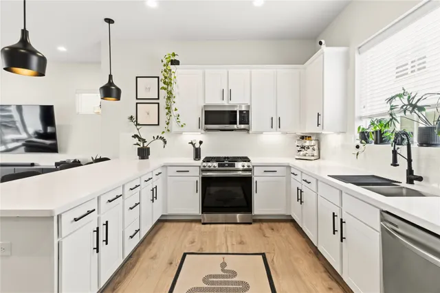 $2,699 | 4905 Avenue J, Houston, TX 77011