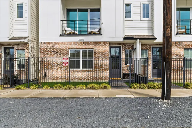 $2,699 | 4905 Avenue J, Houston, TX 77011