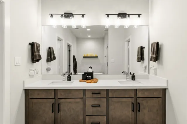 $2,699 | 4905 Avenue J, Houston, TX 77011