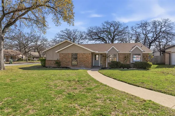$369,900 | 3801 Pleasant Wood Court, Arlington, TX 76016