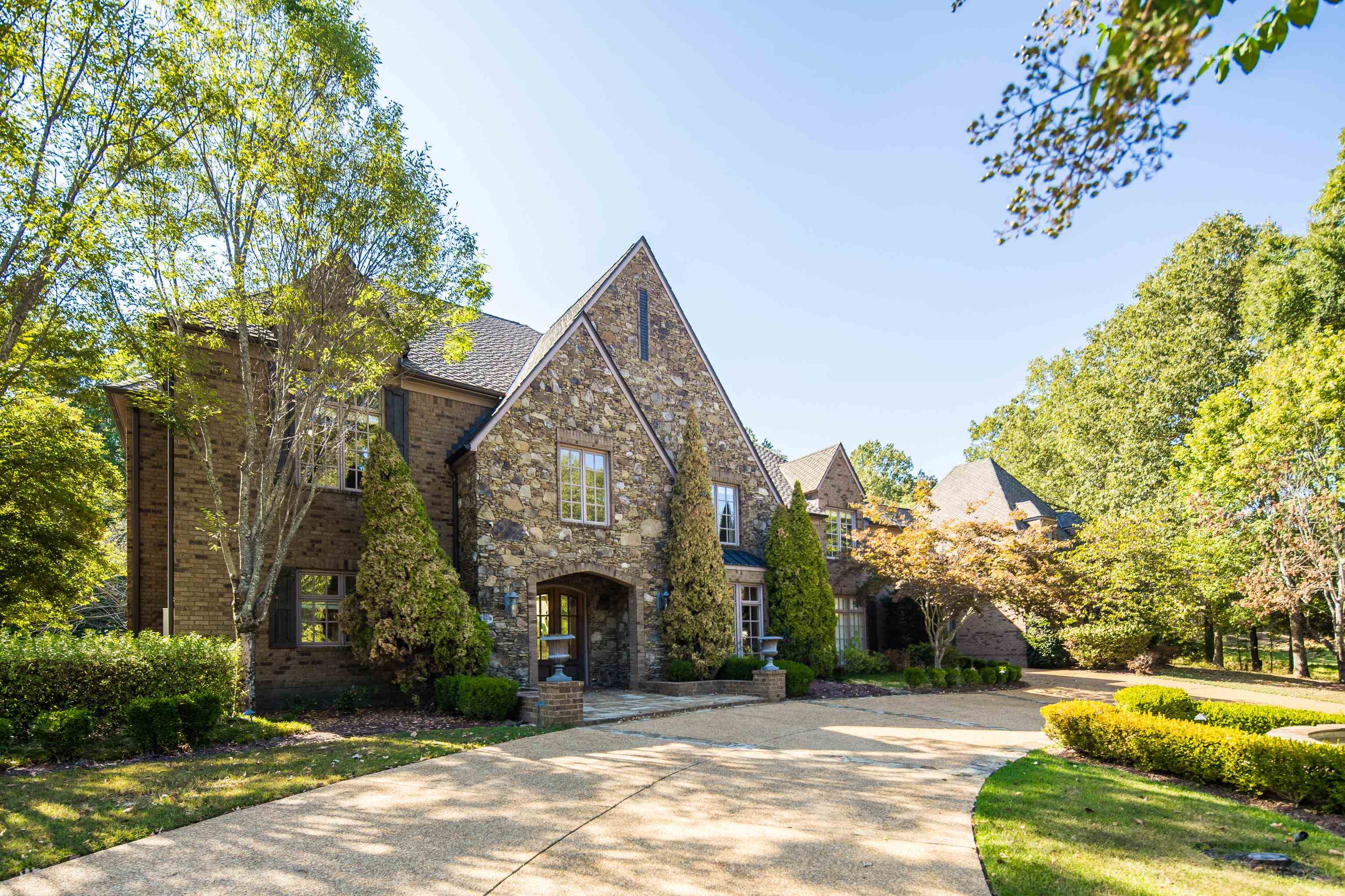 425 Buckland Cove Eads, TN 38028 - Photo 2 of 29 a view of a building with a garden