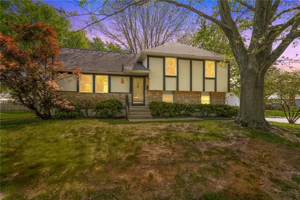 $275,000 | 615 Southeast Westwind Drive, Lee's Summit, MO 64063