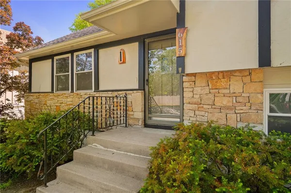 $275,000 | 615 Southeast Westwind Drive, Lee's Summit, MO 64063