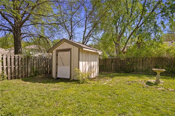 $275,000 | 615 Southeast Westwind Drive, Lee's Summit, MO 64063