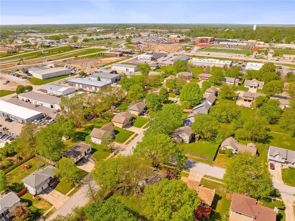 $275,000 | 615 Southeast Westwind Drive, Lee's Summit, MO 64063