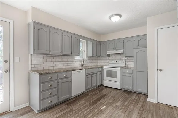 $275,000 | 615 Southeast Westwind Drive, Lee's Summit, MO 64063