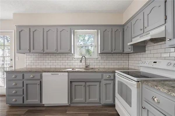 $275,000 | 615 Southeast Westwind Drive, Lee's Summit, MO 64063