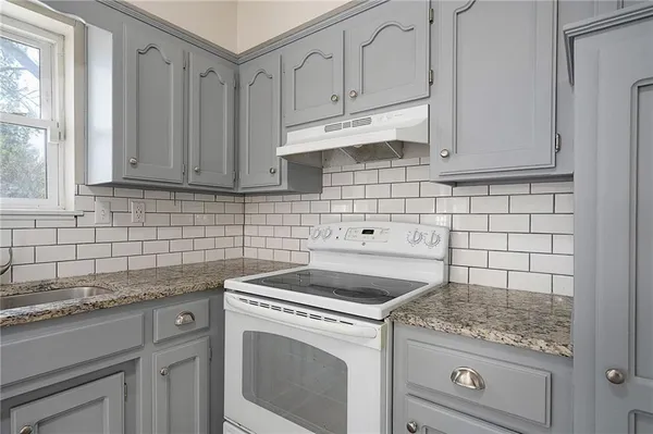 $275,000 | 615 Southeast Westwind Drive, Lee's Summit, MO 64063