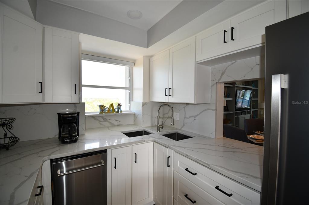 1770 Benjamin Franklin Drive, Unit 507 Sarasota, FL 34236 - Photo 15 of 32