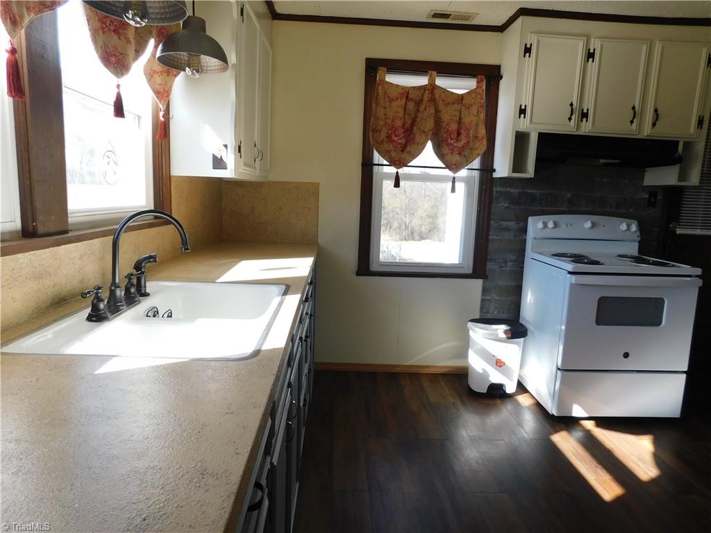 153 Regal Road State Road, NC 28676 - Photo 17 of 23 Large kitchen