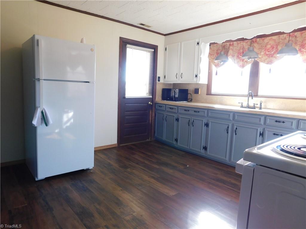 153 Regal Road State Road, NC 28676 - Photo 18 of 23 New kitchen appliances