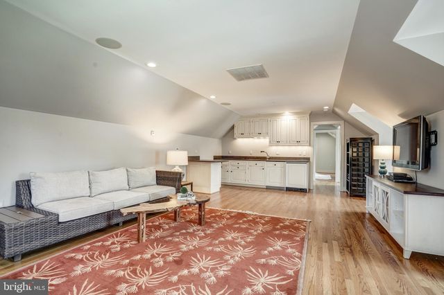 $6,600,000 | 8503 Country Club Drive, Bethesda, MD 20817