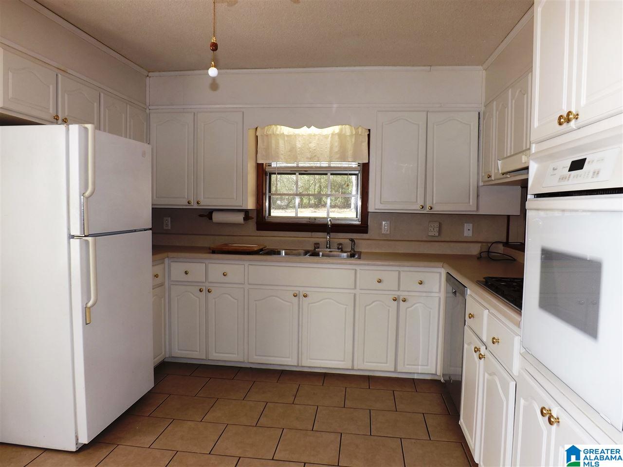 820 Delta Street Bessemer, AL 35020 - Photo 4 of 23