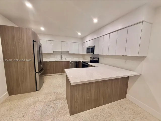 $4,500 | 3400 Southwest 17th Street, Unit 3402, Miami, FL 33145