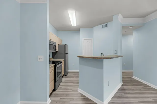 $299,900 | 1300 Park W Boulevard, Unit 406, Mount Pleasant, SC 29466