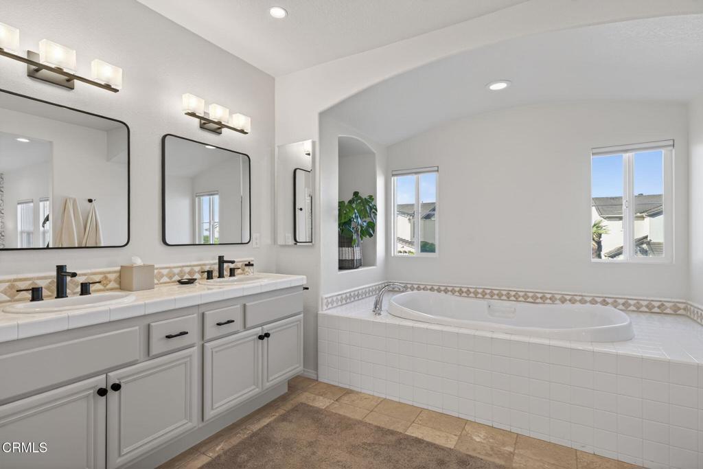 4320 Waterside Lane Oxnard, CA 93035 - Photo 34 of 64