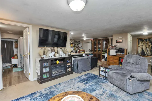 $749,900 | 949 Turnpike Road, New Ipswich, NH 03071