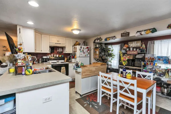 $749,900 | 949 Turnpike Road, New Ipswich, NH 03071