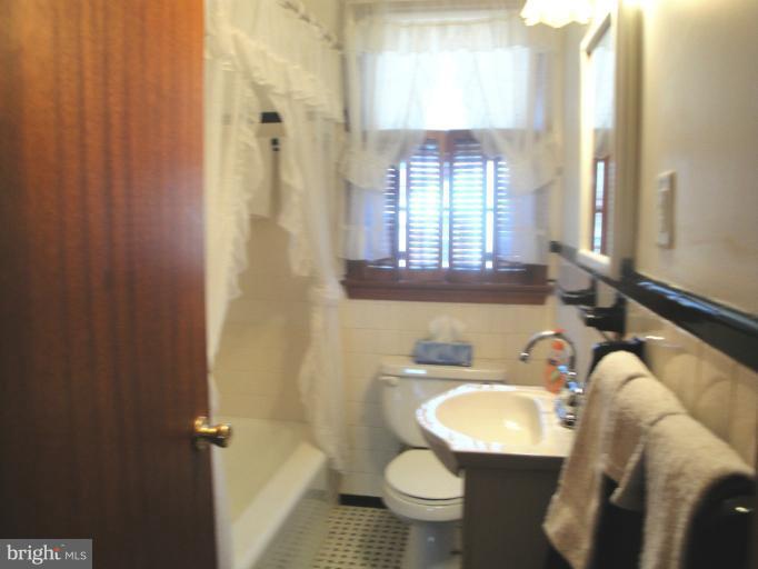 9219 Ravenwood Road Rosedale, MD 21237 - Photo 11 of 14 Bath