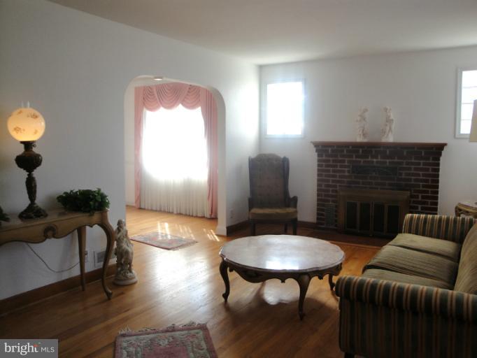 9219 Ravenwood Road Rosedale, MD 21237 - Photo 3 of 14 Living Room