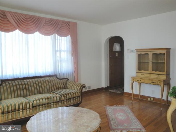 9219 Ravenwood Road Rosedale, MD 21237 - Photo 4 of 14 Living Room