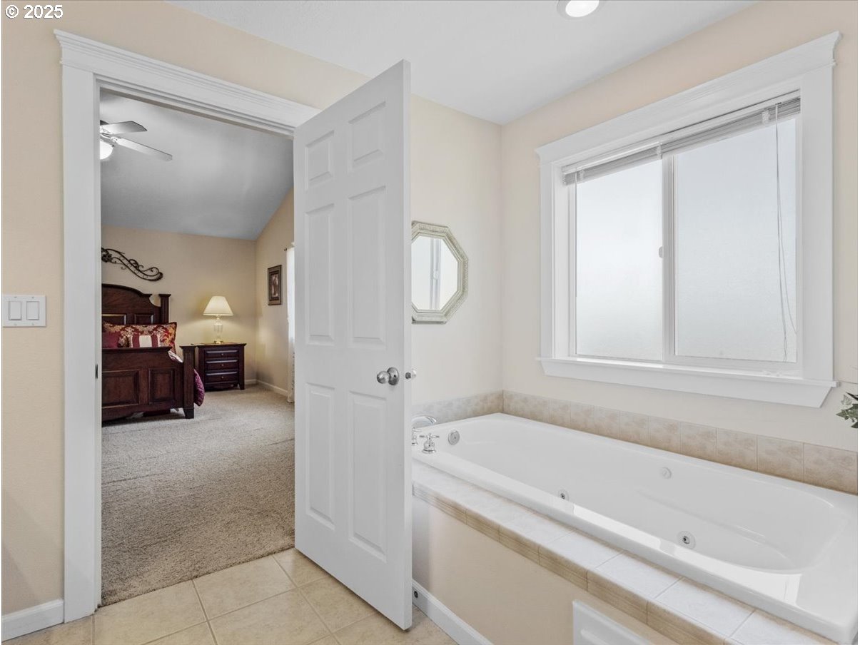 863 June Drive Molalla, OR 97038 - Photo 16 of 36 a spacious bathroom with a tub and mirror