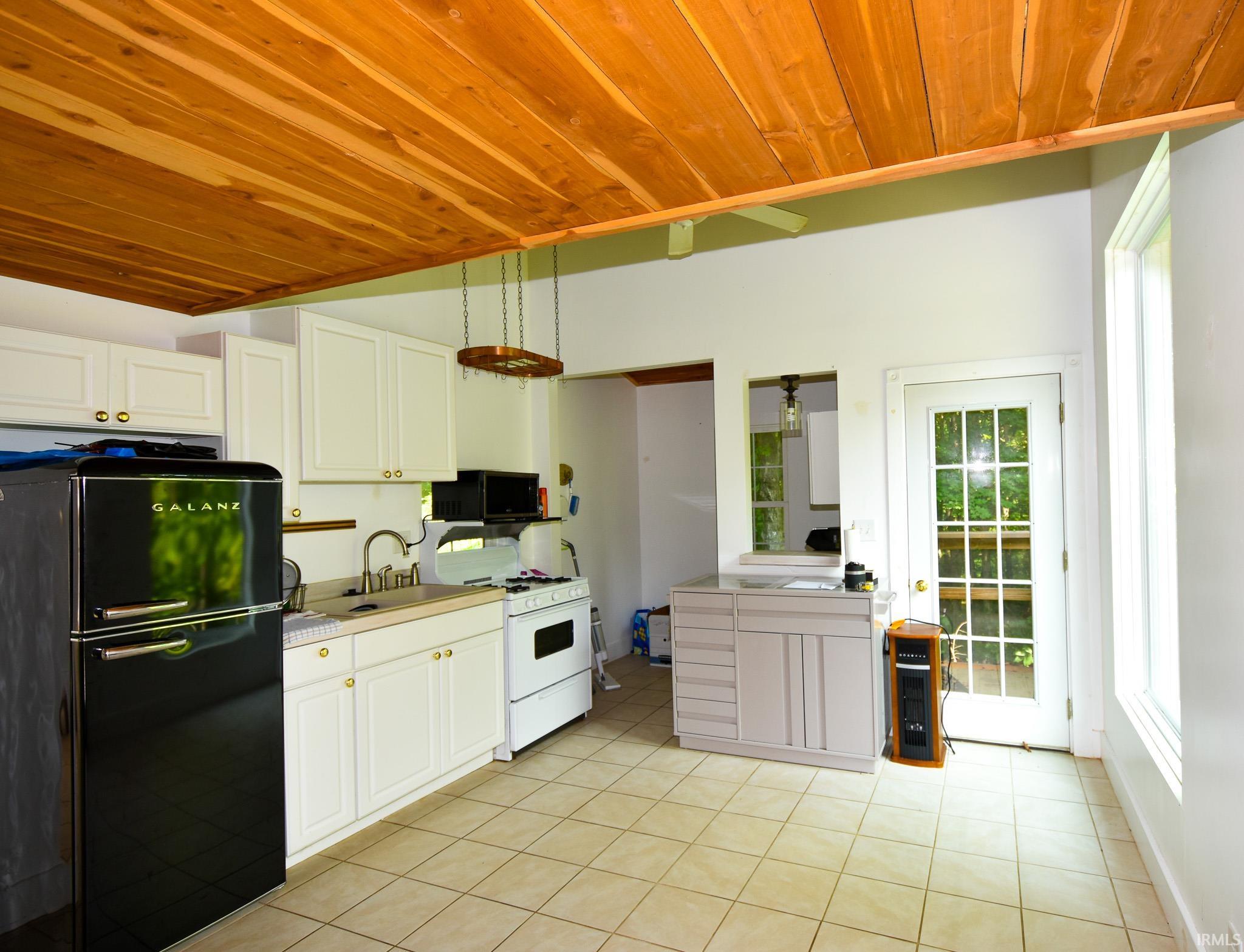 3452 Ore Branch Road Bloomfield, IN 47424 - Photo 7 of 32