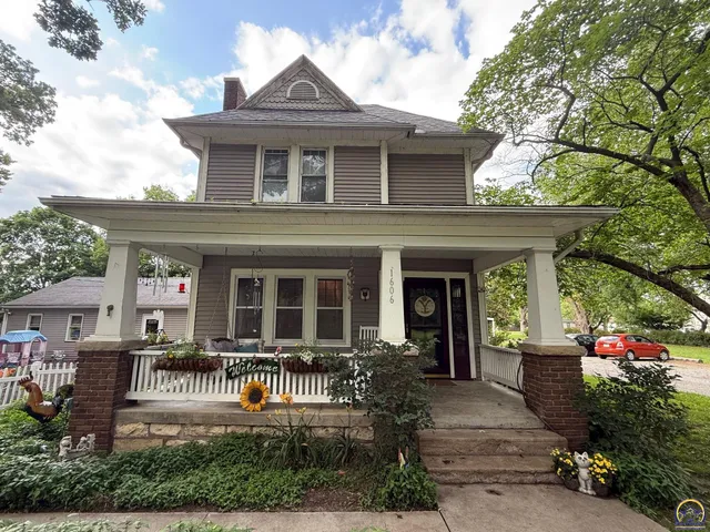 $275,000 | 1606 Northwest Lower Silver Lake Road, Topeka, KS 66608