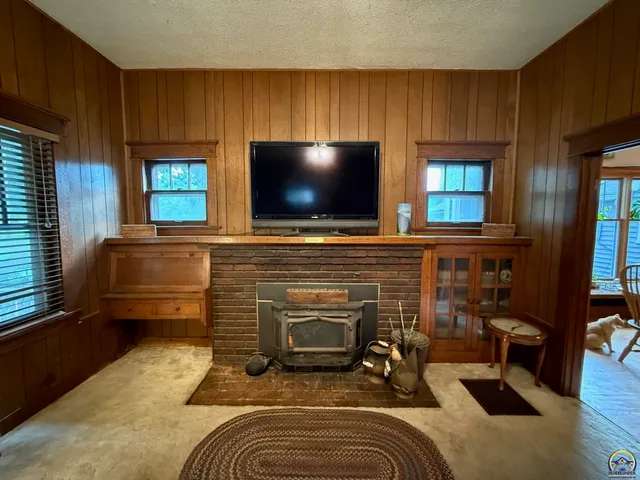 $275,000 | 1606 Northwest Lower Silver Lake Road, Topeka, KS 66608