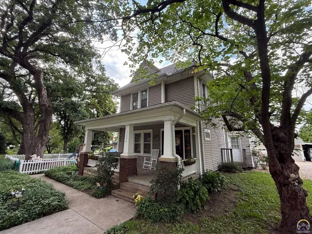 $275,000 | 1606 Northwest Lower Silver Lake Road, Topeka, KS 66608