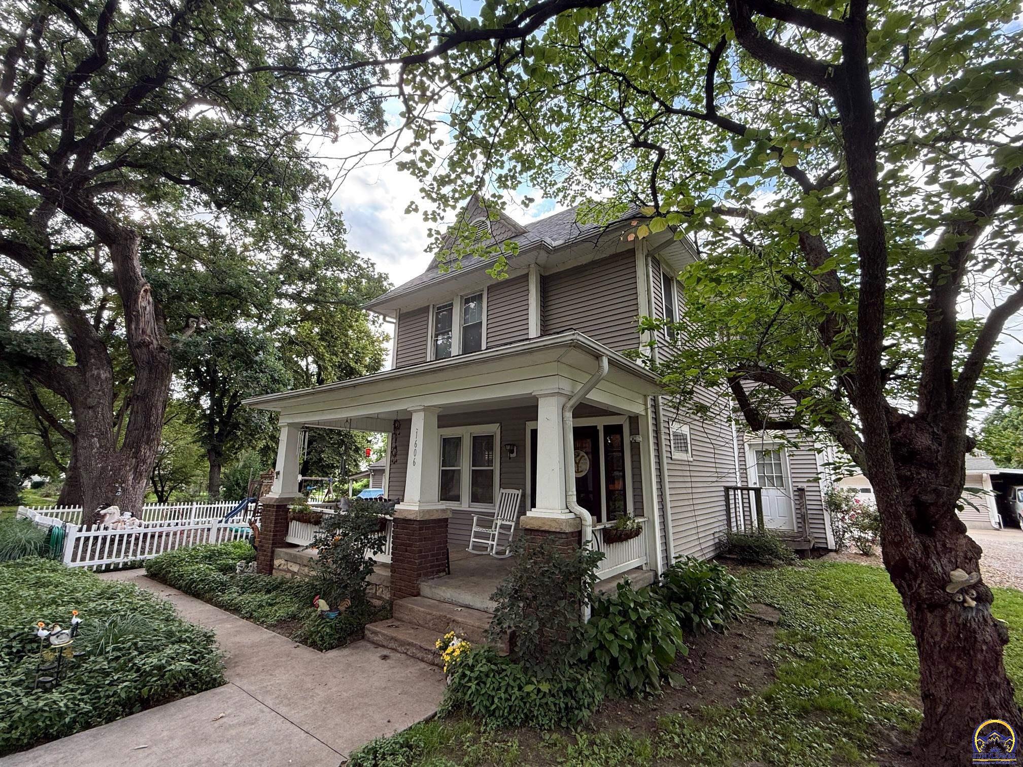 1606 Northwest Lower Silver Lake Road Topeka, KS 66608 - Photo 2 of 35