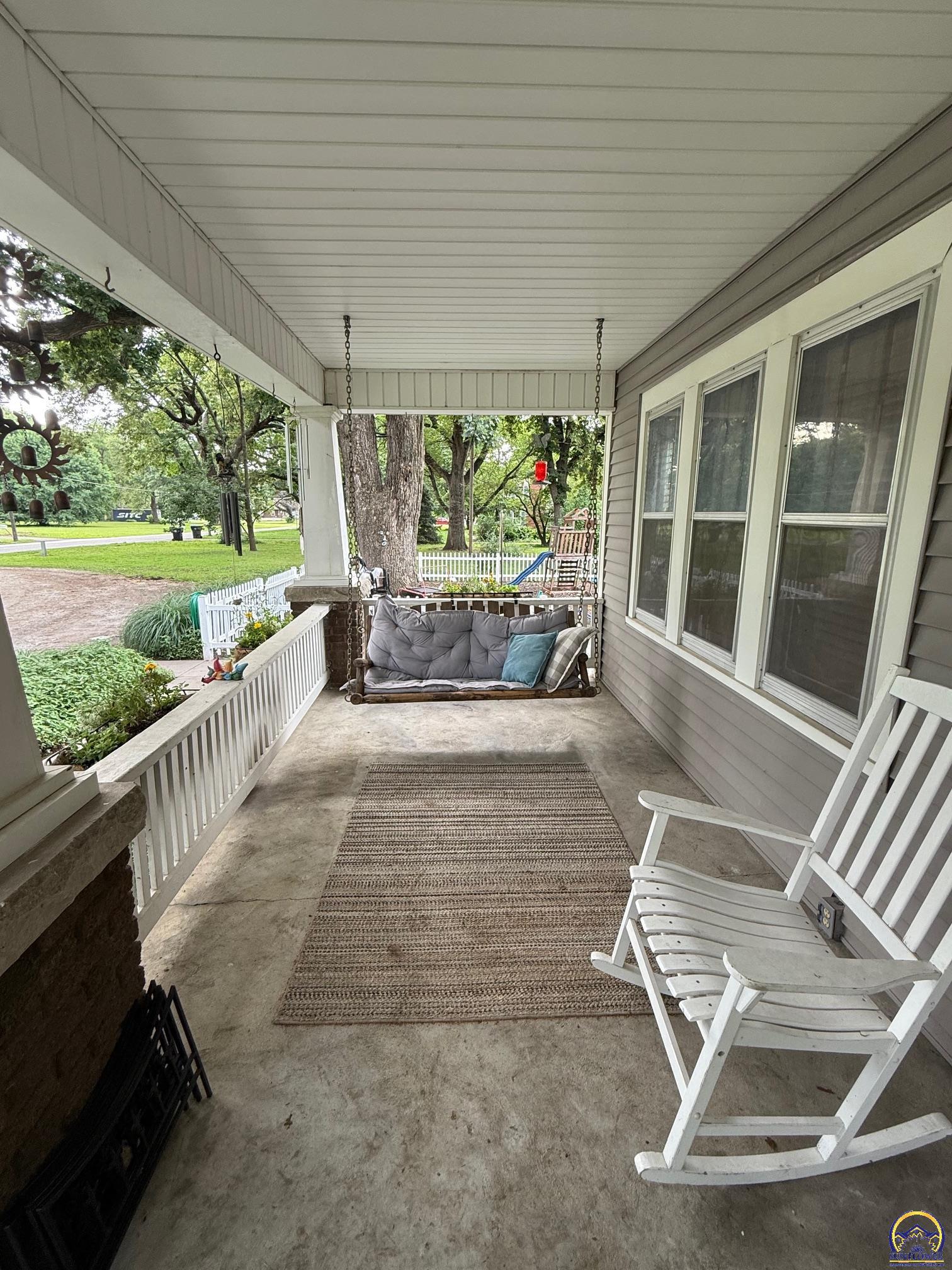 1606 Northwest Lower Silver Lake Road Topeka, KS 66608 - Photo 4 of 35