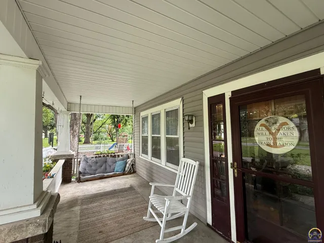 $275,000 | 1606 Northwest Lower Silver Lake Road, Topeka, KS 66608