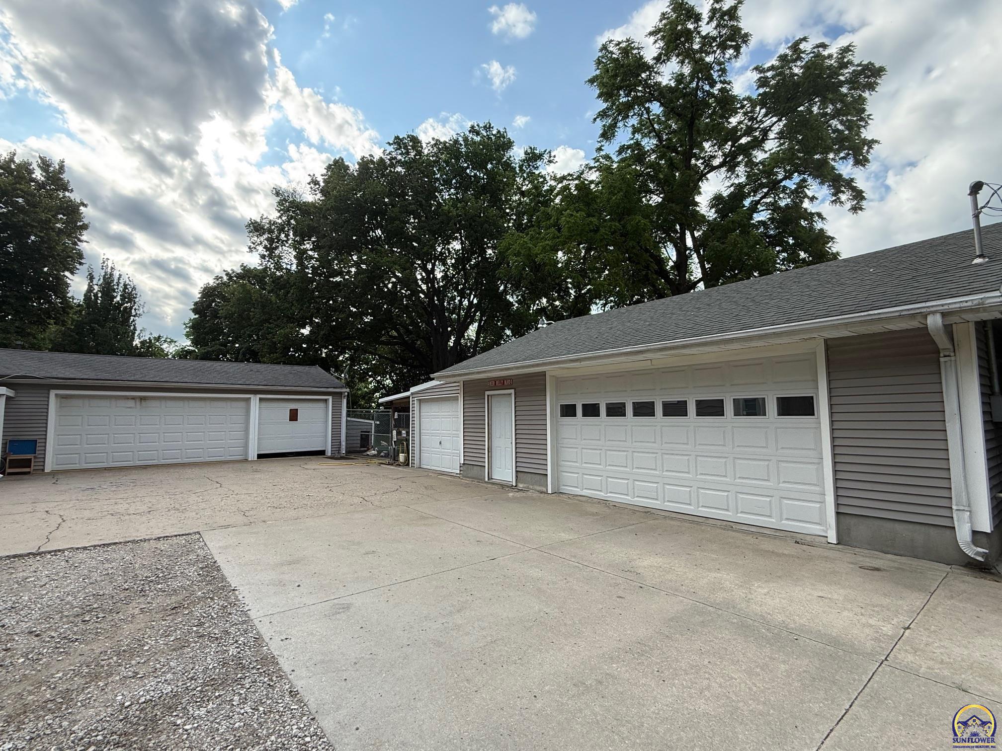 1606 Northwest Lower Silver Lake Road Topeka, KS 66608 - Photo 6 of 35