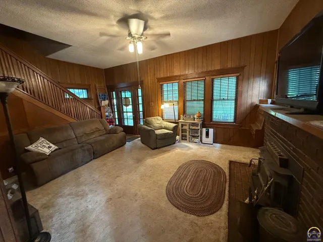 $275,000 | 1606 Northwest Lower Silver Lake Road, Topeka, KS 66608