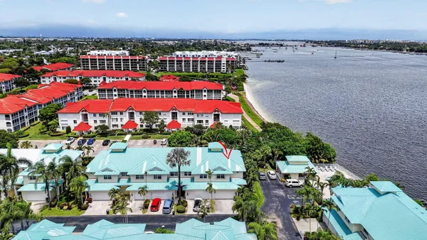 $575,000 | 169 Barefoot Cove, Hypoluxo, FL 33462