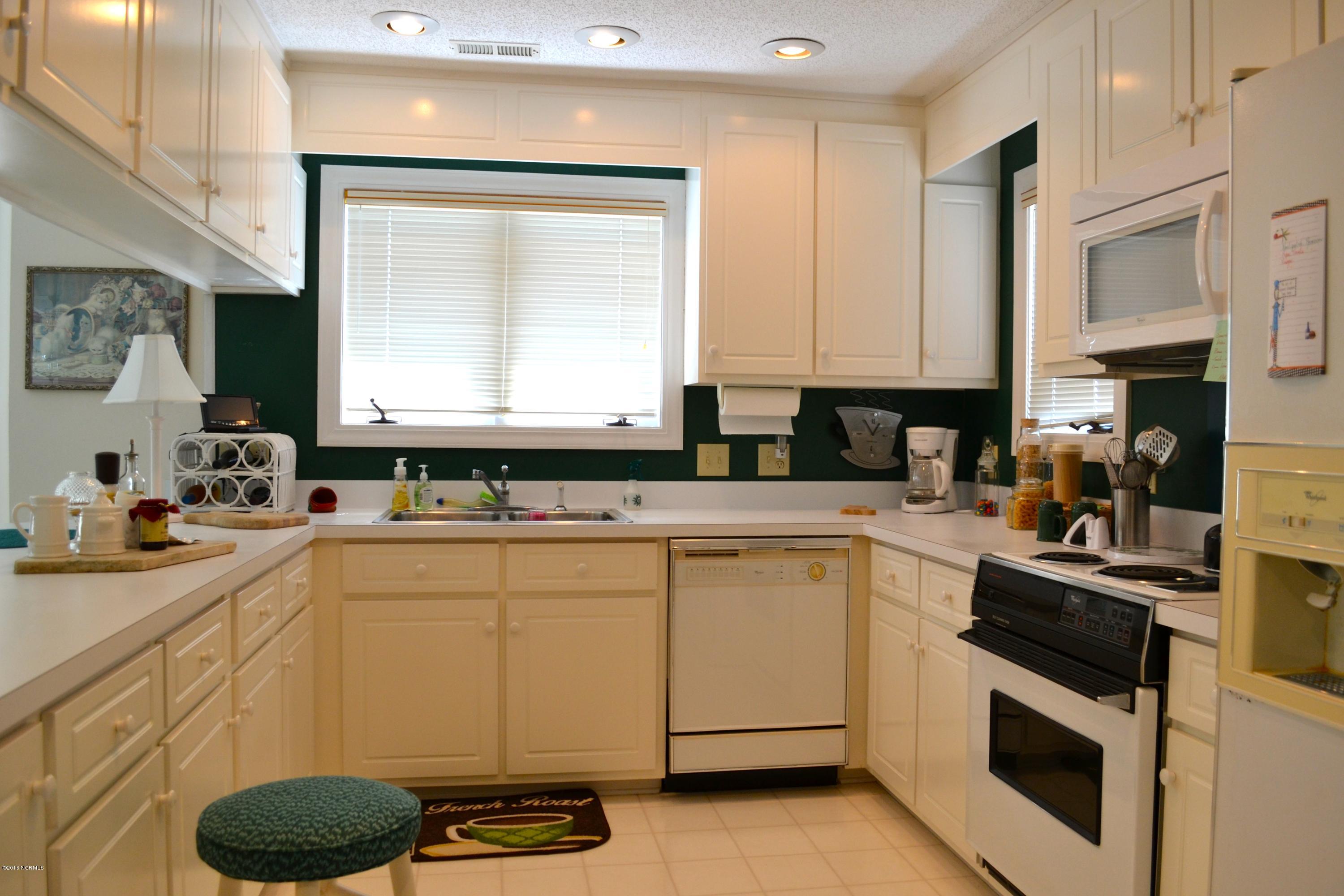 557 Coral Ridge Road Pine Knoll Shores, NC 28512 - Photo 18 of 31 DSC_0097