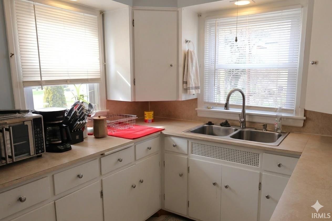 415 East William Street Washington, IN 47501 - Photo 3 of 25