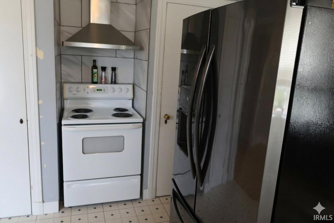 415 East William Street Washington, IN 47501 - Photo 8 of 25