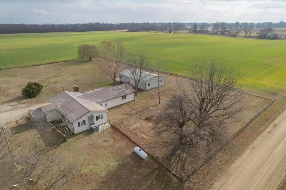 3970 Northwest Lawton Road Columbus, KS 66725 - Photo 4 of 25