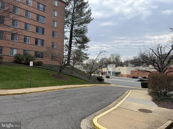 $299,000 | 3000 Spout Run Parkway, Unit B312, Arlington, VA 22201