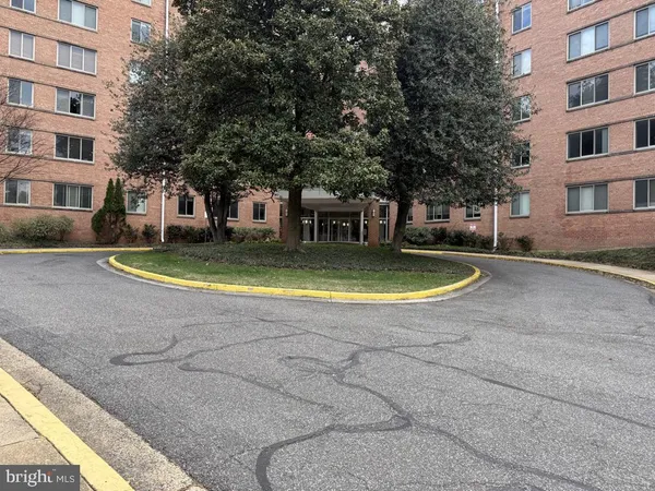$299,000 | 3000 Spout Run Parkway, Unit B312, Arlington, VA 22201