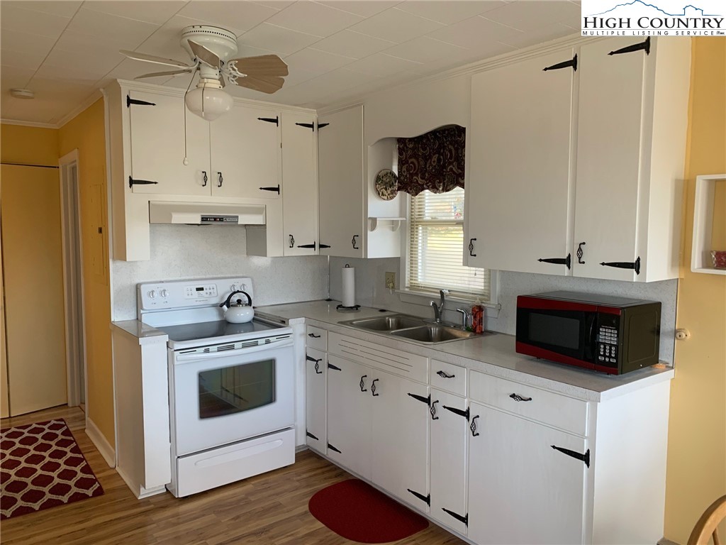 128 Summit Park Circle Boone, NC 28607 - Photo 10 of 26